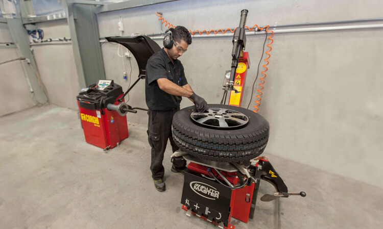 Technician assembling a tyre