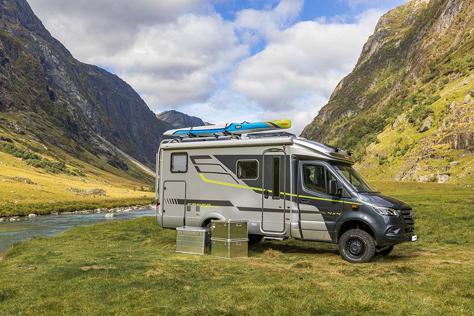 Preparing for an off-road travel with the HYMER CrossOver